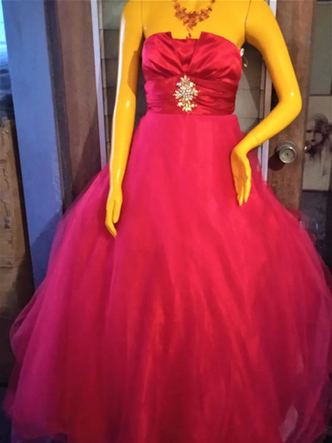Imagen 10 de 10 de Alquiler De Vestidos 15 Años Bodas Graduaciones Caracas Fin