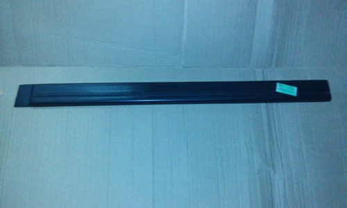 Imagem 2 de 3 de Friso Vw Borracha Porta Dt. Ld Passat Lse 4p Iraqueano 85 88