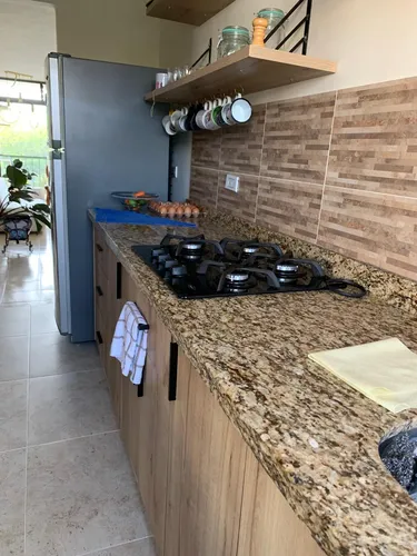 Venta Espectacular Apartameno Sur De Cali.barrio Quintas De Don Simon. Quinto Piso, Sin Ascensor. Parqueadero Propio Cubierto. 88 Mts.