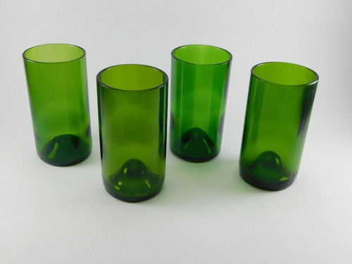 Cuatro Vasos Reciclados De Botellas De Vino Verde