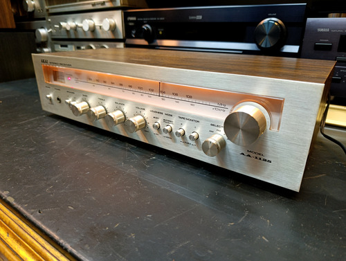 Espectacular Sintoamplificador Akai Aa-1125 Japan Hbaudio Cedro (Usado)