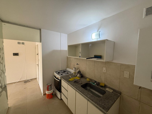 Venta Departamento 1 Dorm, Zona Centro, Con Patio. Oportunidad Inversion