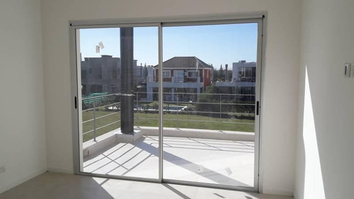 Imagen 13 de 14 de Casa En Venta ; Excelente Diseño Moderno, Desarrollada En Dos Planta Sobre Lote En Esquina