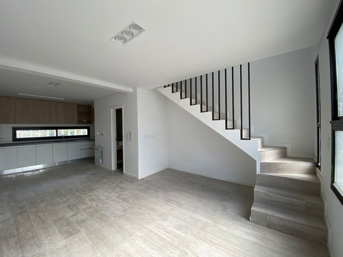 Venta Casa Housing - Nuevo Poeta Lugones - 2 Dorm