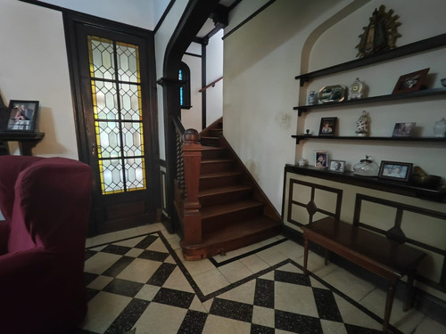 Casa De Estilo Banfield Residencial Acevedo 1200