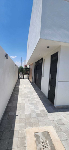 Casa En Venta En Residencial Mallorca, 4 Recamaras, Estudio, Cto Serv, 3 Autos