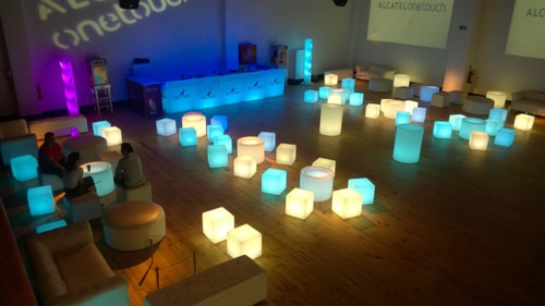 Imagen 2 de 8 de Muebles Led , Cubos Led, Muebles Iluminados Arriendo