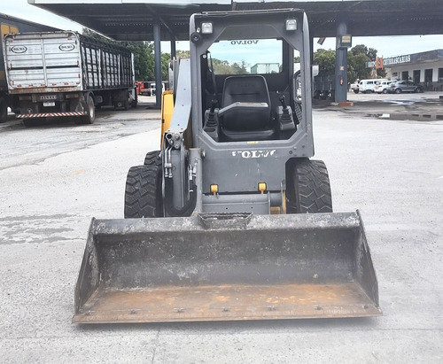 Imagem 5 de 12 de Minicarregadeira Volvo Mc85c Bobcat 2015 Apenas 1.100horas