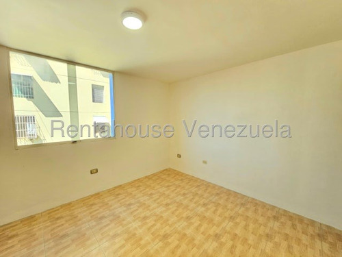 Cómodo Apartamento En Venta Urb. Base Aragua, Maracay, Con Conexión A Pozo, 25-12202 Mv