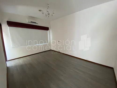 Casa En Real De Juriquilla Con Una Vista Espectacular, Cerca De Caseta De Vigila
