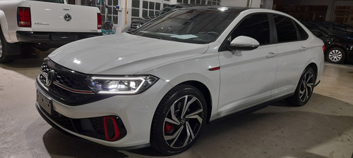 Volkswagen Vento GLI 2.0 350TSI 230cv