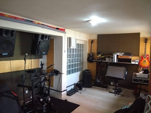 Imagem 9 de 11 de Casa Triplex - Santa Rosa Sala 3 Dormitórios Com Varanda E Area De Lazer Vista Deslumbrante. Para Cidade E Para A Baia De Guanabara. 790 Mil. - Ca21290