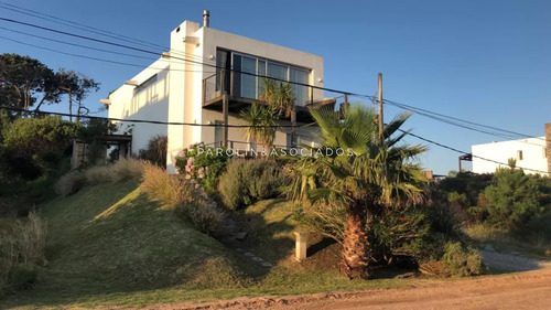 Casa En Alquiler De Temporada En Montoya, La Barra