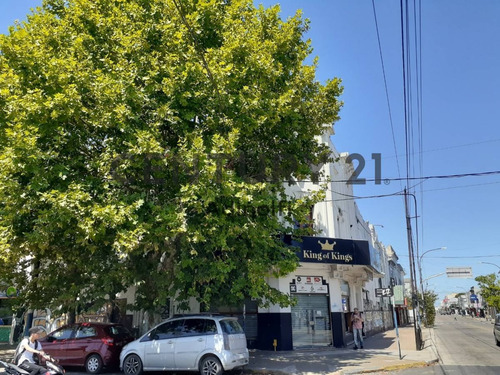 Imagen 7 de 9 de Importante Local Comercial En Montevideo Esq. Génova - Ensenada