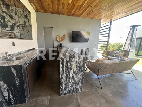 Casa En Venta En Condominio Jurica Mesón San Francisco