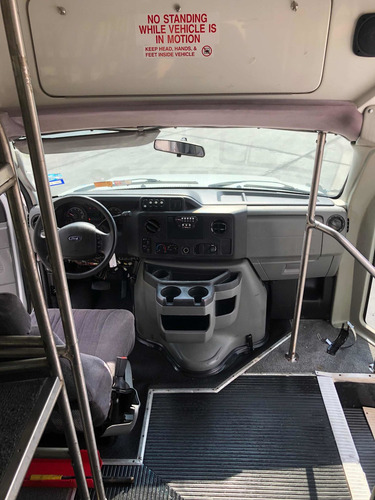 Imagen 14 de 15 de Ford E-450 Súper Duty Microbús