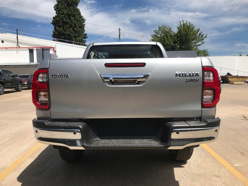 Imagen 4 de 7 de Toyota Hilux 2022 2.8 Cd Srv 177cv 4x4 At