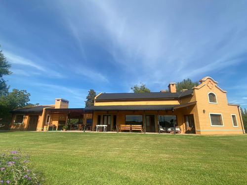 Casa En Venta En La Escondida Club De Campo Manzanares Pilar