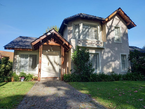 Casa - Mapuche C.c Lista Para Mudarse, 4 Dormitorios, Quincho Y Pileta.