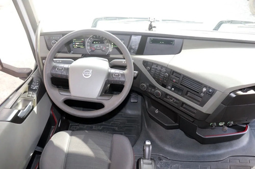 Imagem 5 de 9 de Volvo Fh 540 6x4 2019 - Branco - Com 150 Mil Km - Novo !!!