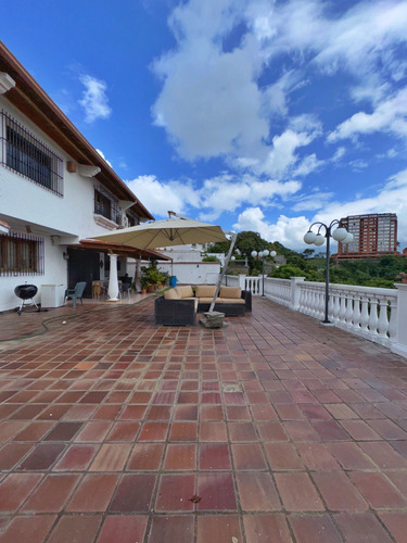 Se Vende Casa 426m2 4h/5b/5p Los Samanes