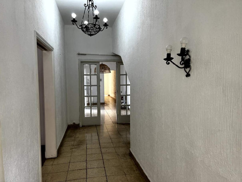 Casa De 6 Dormitorios En Cofico - Excelente Ubicación