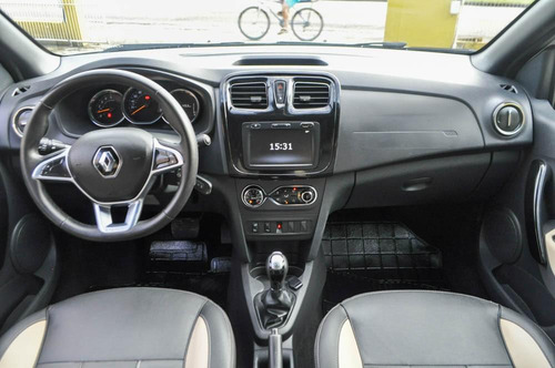 Renault Sandero STEPWAY ICONIC 1.6 AT