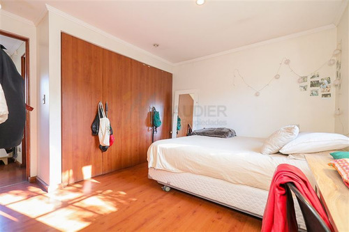 Casa En Venta De 5 Dorm. En Las Condes