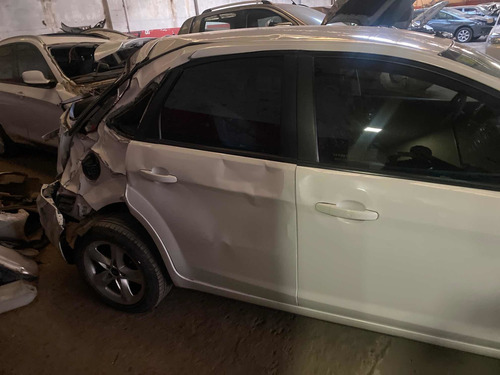 Ford Focus Ii Trend Plus 1,6 Nafta 5p Chocado Funcionando