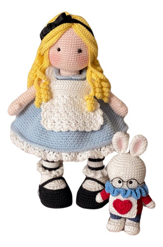 Patrón Muñeca Amigurumi Tejida A Crochet Alicia Y Conejo