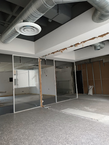 Rento Oficina 630 M2, En El Mejor Corredor De Edificios Corporativos De Oficinas