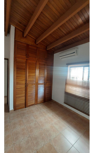 Townhouse Urb. La Lagunita Sector Tipuro Maturin Ve13-034st-lfaj