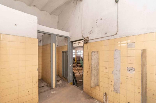 Imagen 11 de 22 de Galpón Y/o Deposito En La Mejor Esquina De La Ciudad De Buenos Aires