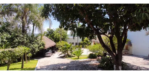 Residencia En Venta A Orilla Del Lago Yutti