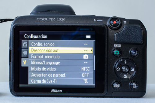 Cámara Nikon Compacta Avanzada Coolpix L320 Color Negro Negro (Usado)