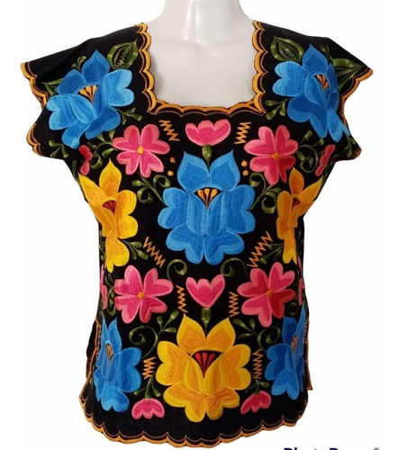 Blusa Bordada Yucateca. Artesanal. Frida Tere. Mayakim