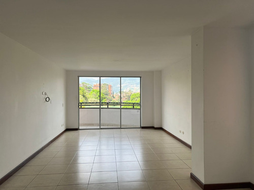 Apartamento Con Un Área De 121 M2 En Zúñiga, Envigado.