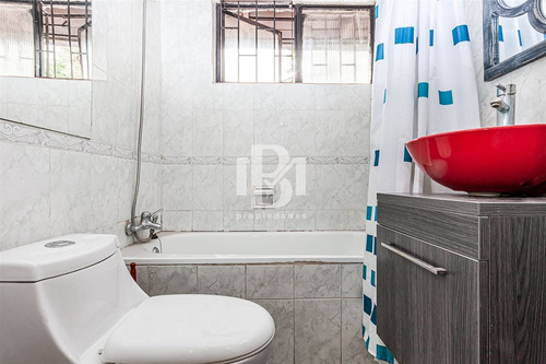Casa En Venta De 5 Dorm. En Vitacura