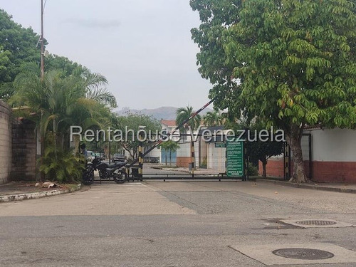 Juan Carlos González. Renta House Carabobo Alquila Casa Urb. Las Clavellinas Valencia Mls #25-18405 Rah/jcg.