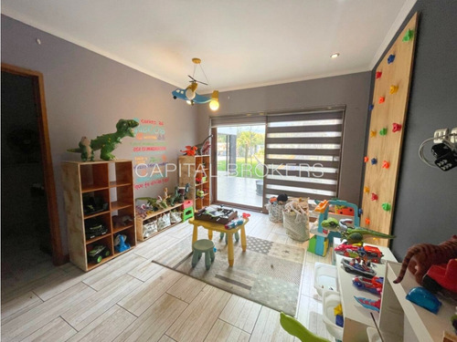 Moderna Casa En Venta: Espacio, Confort Y Estilo (dg)