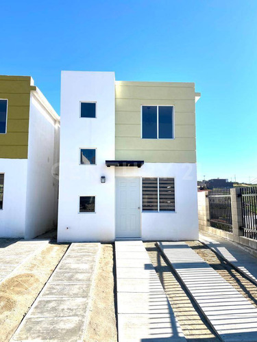 Casa En Venta En Privada Ensenada Baja California