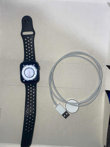 Apple Watch 44mm Series 4 Nike Lte (Usado)
