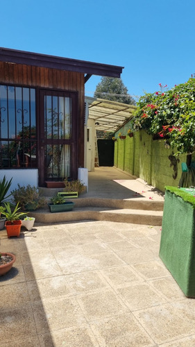 Se Vende Casa Con 2 Cabañas Ubicada En Sector Miraflores