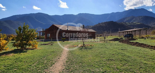 Parcela De 26.000m2 Con Casa Y Cabaña En Putaendo