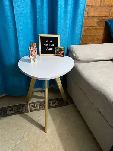 Mesa Auxiliar Triangular Ovalada Tipo Huevo Grande