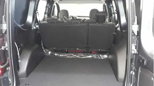 Imagen 8 de 17 de Renault Kangoo 1.6 Furgon Confort 5as. E/inm.tasa Bonif (jp)