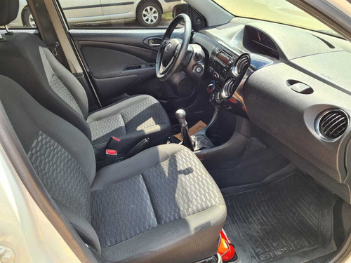 Imagen 8 de 9 de Toyota Etios 4ptas Xls 2015 Full Full Permuto Ingrassia