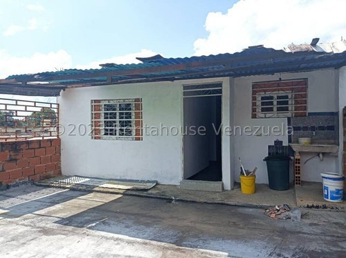 . Jv Vende Haz Realidad Tu Sueño: Casa Quinta Espaciosa Y Luminosa En Zona Cotizada, Ideal Para Disfrutar De La Tranquilidad Y La Cercanía A La Ciudad. 25-8374