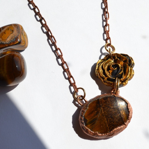 Imagen 5 de 8 de Collar Piedra Natural Ojo De Tigre, Flores Y Cobre, Cod1