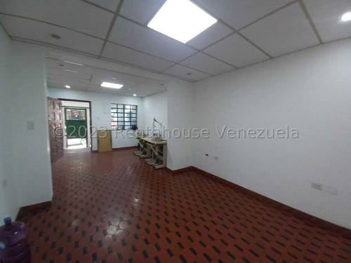 Casa En Venta En Plaza Venezuela Ng 24-1316 Yf